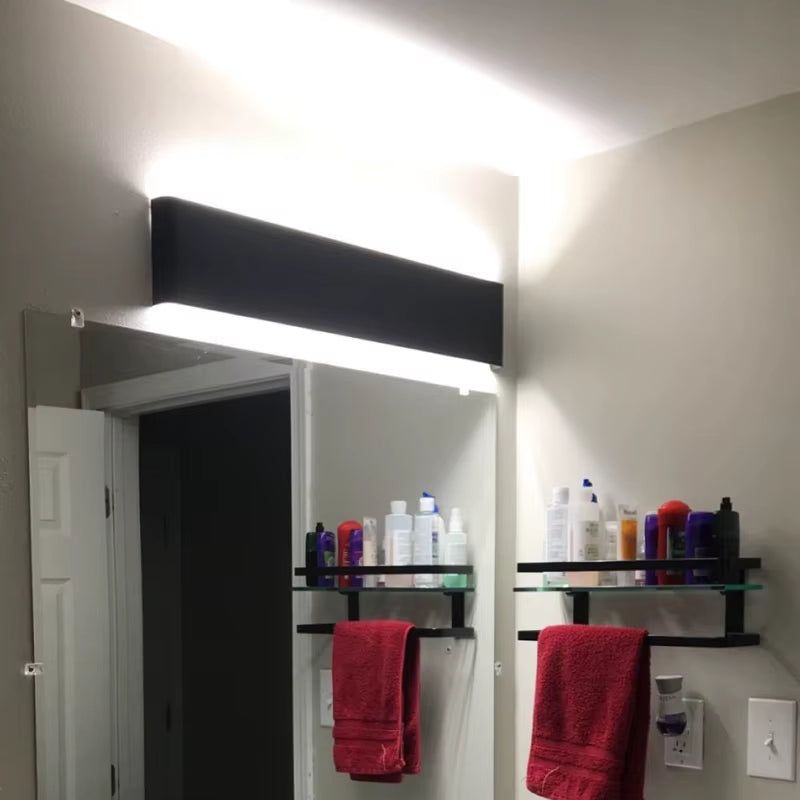 Lámpara LED de pared: Perfil minimalista en aluminio