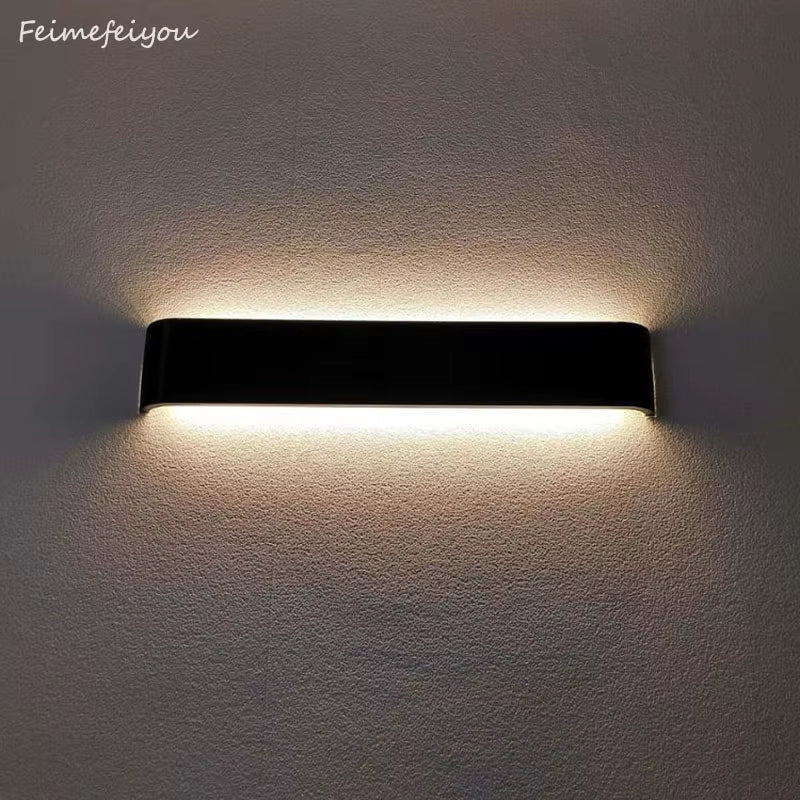 Lámpara LED de pared: Perfil minimalista en aluminio