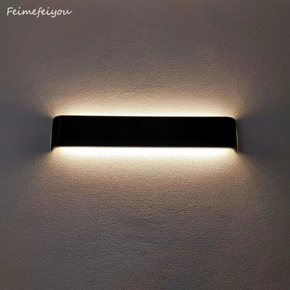Lámpara LED de pared: Perfil minimalista en aluminio